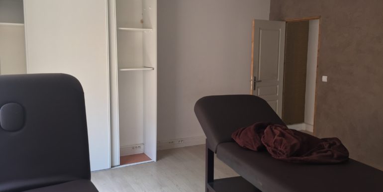 ipro location local commercial auriol 116-13