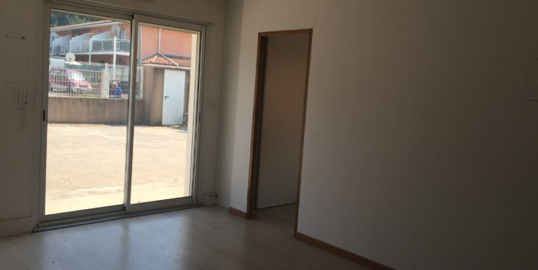 ipro location local commercial auriol 116-13