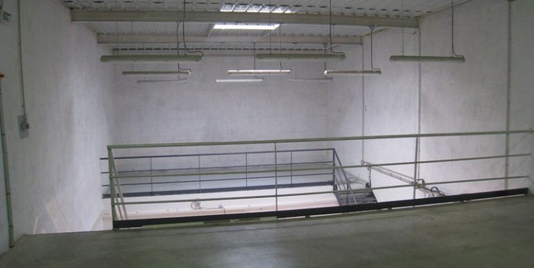 location aubagne activités entrepôts locaux commerciaux 116-22