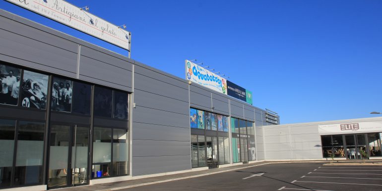 ipro fuveau location local commercial 103m² 116-47B