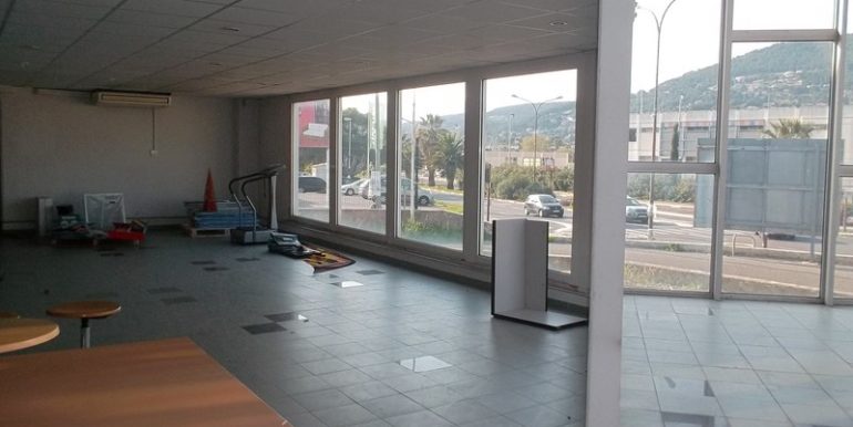 location commerce la valette avenue 83