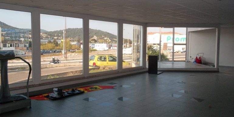 location commerce la valette avenue 83