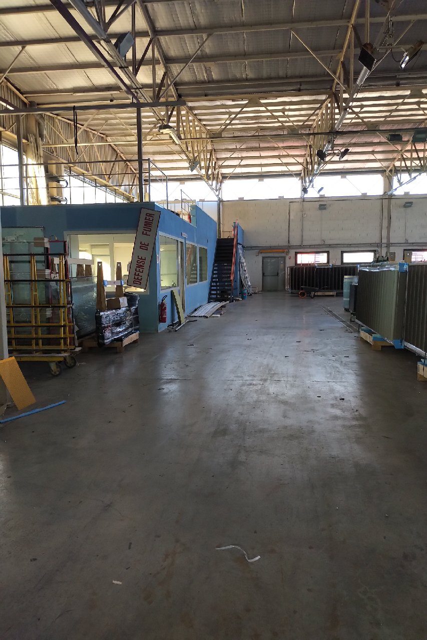 Aubagne Location Activités/Entrepôts 1.372m² non divisibles (118-62)