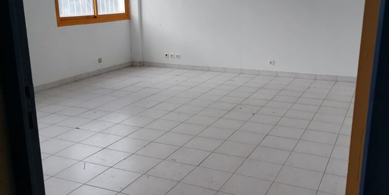 Gemenos Location Activités/Entrepôts 210 m² non divisibles (119-28)