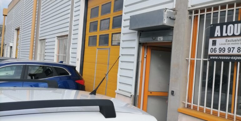 Gémenos Vente Activités-Entrepôts 520m2 non divisibles sur parcelle de 2.053m2 (119-44)