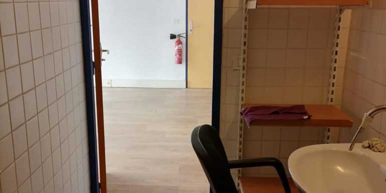 Gémenos Vente Activités-Entrepôts 520m2 non divisibles sur parcelle de 2.053m2 (119-44)