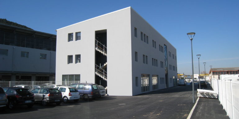 Aubagne Location Bureaux 260m2 non divisibles (119-31)