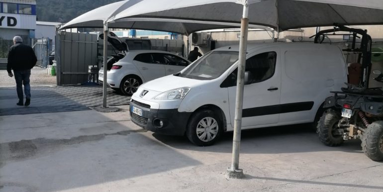 Gémenos Vente Activités-Entrepôts 520m2 non divisibles sur parcelle de 2.053m2 (119-44)