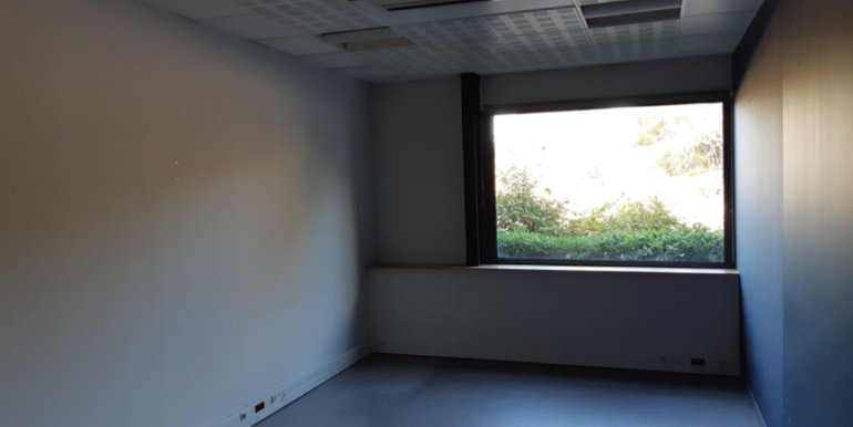 Marseille 11 Vente Activités/Entrepôts 2.053,71m2 non divisibles (119-58)