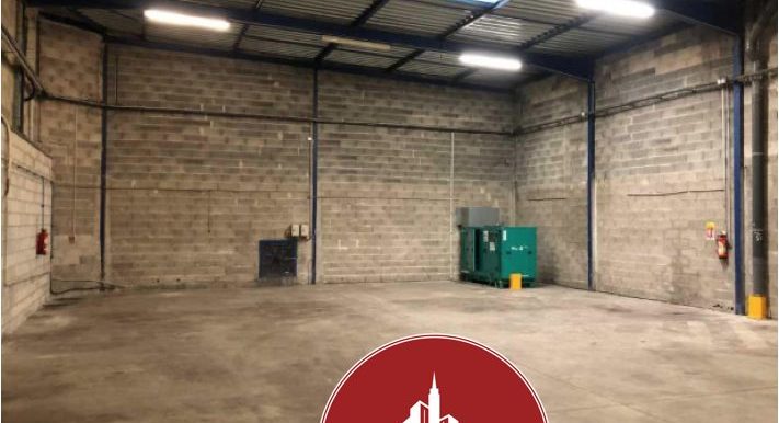 Gémenos Location Activités/Entrepôts 900m2 sur parcelle de 2.155m2 non divisibles (119-55)