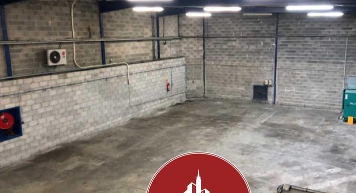 Gémenos Location Activités/Entrepôts 900m2 sur parcelle de 2.155m2 non divisibles (119-55)