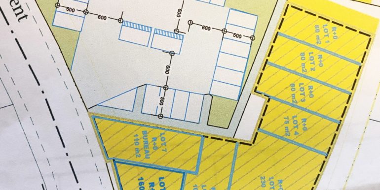 Gémenos Location Locaux commerciaux 755m² divisibles à partir de 75m² (119-33)