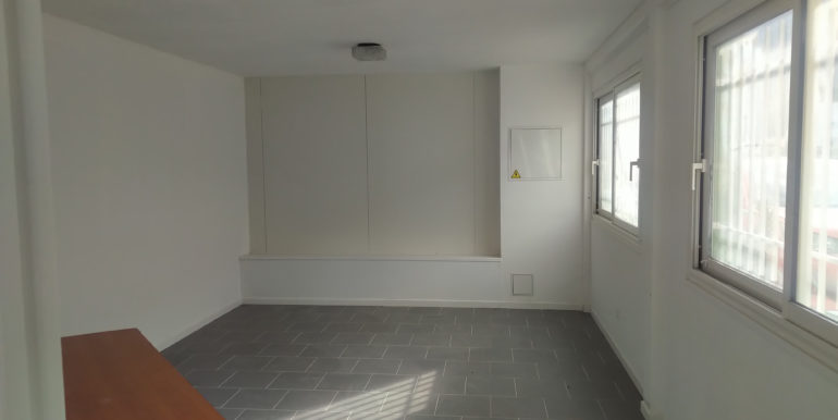 Gemenos Location Activités-Entrepôts 277,65m2 non divisibles 119-82D (3)