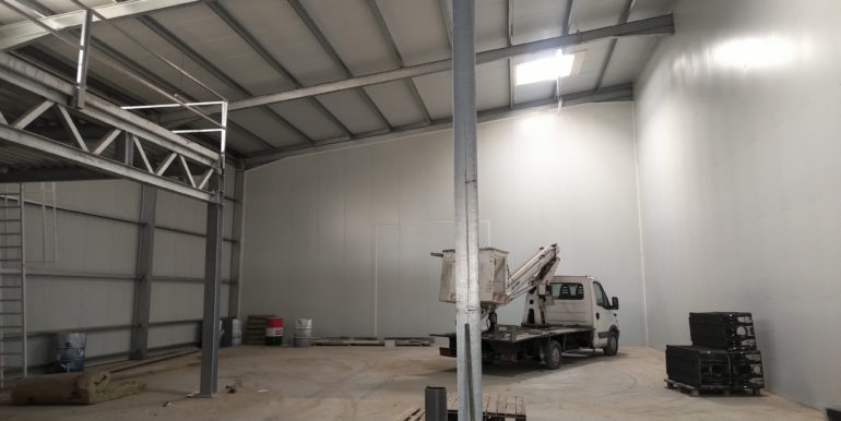Gemenos Location Activités-Entrepôts 466m2 non divisibles 119-82N