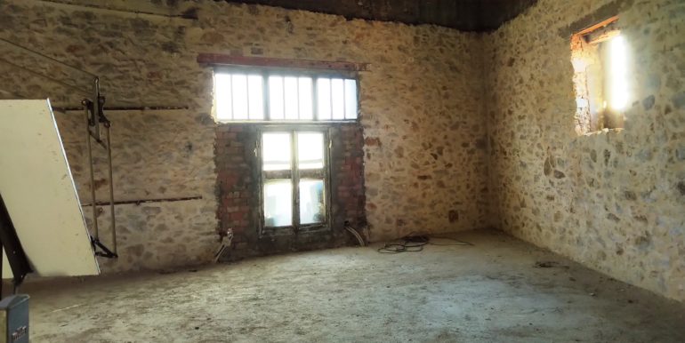 Gémenos Location Local commercial 160m² (119-33 ter)