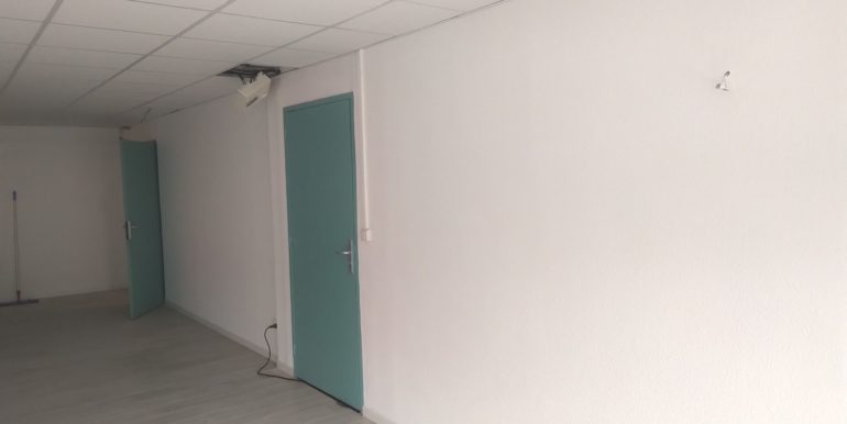 Aubagne Z.I. Les Paluds location bureaux 50,4 m2 (119-82 A5+A6)