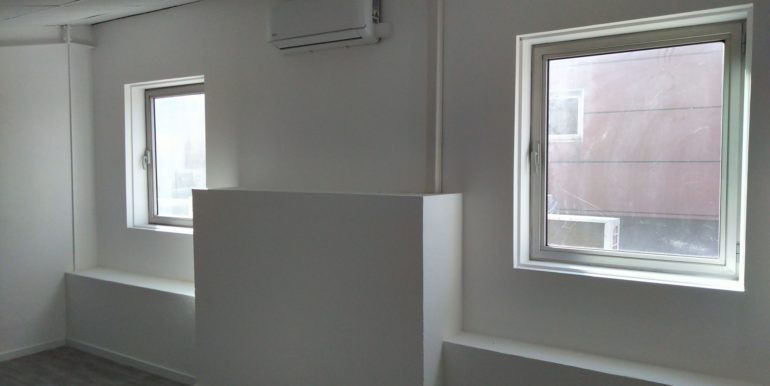 Aubagne Z.I. Les Paluds location bureaux 257m2 div. (119-82Atot)