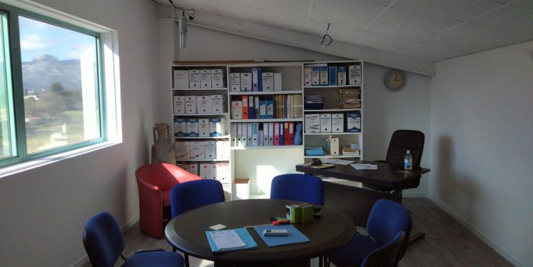 Aubagne Z.I. Les Paluds location bureaux 257m2 div. (119-82Atot)