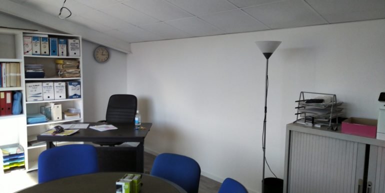 Aubagne Z.I. Les Paluds location bureaux 257m2 div. (119-82Atot)
