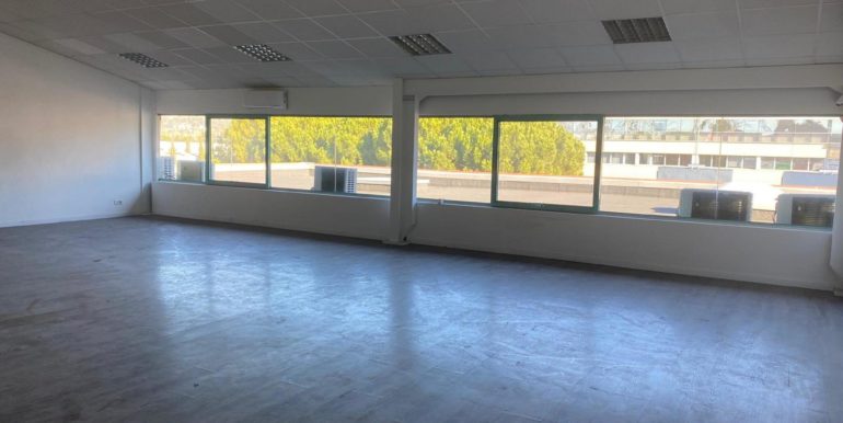 Aubagne Z.I. Les Paluds location bureaux 257m2 div. (119-82Atot)