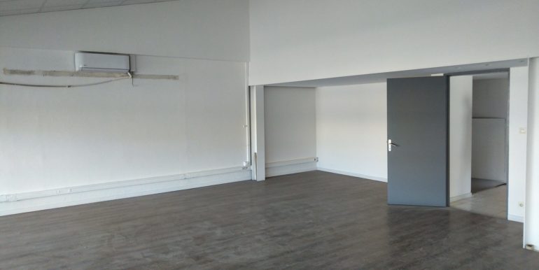Aubagne Z.I. Les Paluds location bureaux 257m2 div. (119-82Atot)