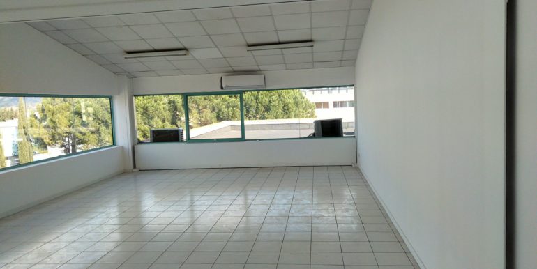Aubagne Z.I. Les Paluds location bureaux 257m2 div. (119-82Atot)