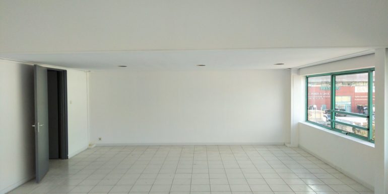 Aubagne Z.I. Les Paluds location bureaux 257m2 div. (119-82Atot)