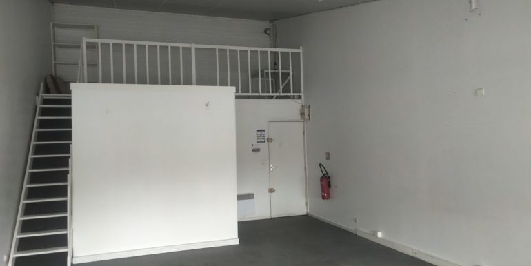 Aubagne Z.I. Les Paluds location bureaux 61,3 m2 (119-82 B03)