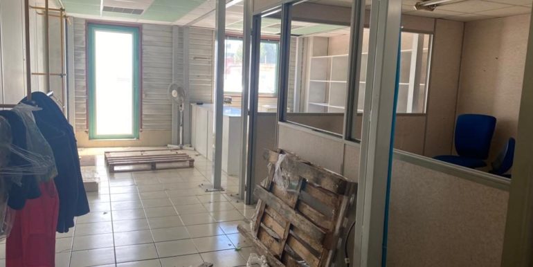 Aubagne Z.I. Les Paluds Location Local commercial 183m2 (119-82 A8)