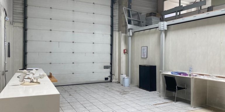 Aubagne Z.I. Les Paluds Location Local commercial 183m2 (119-82 A8)