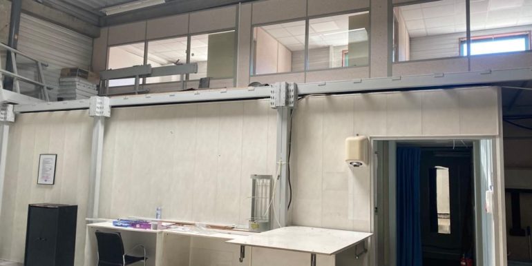 Aubagne Z.I. Les Paluds Location Local commercial 183m2 (119-82 A8)