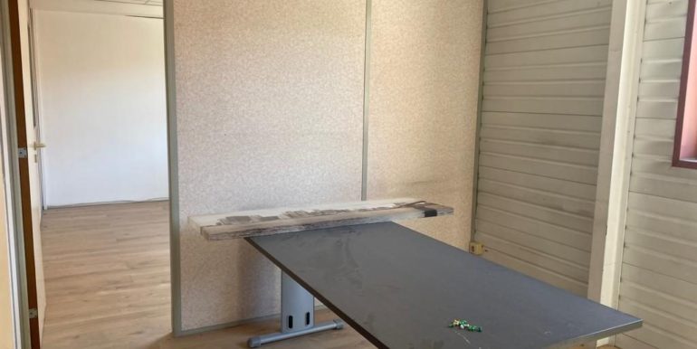 Aubagne Z.I. Les Paluds Location Local commercial 183m2 (119-82 A8)