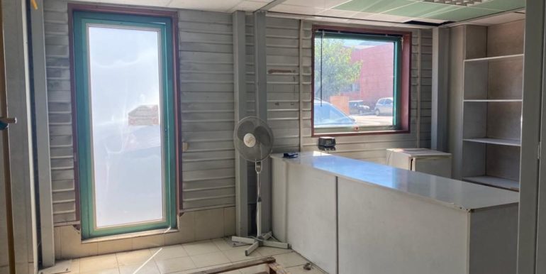 Aubagne Z.I. Les Paluds Location Local commercial 183m2 (119-82 A8)
