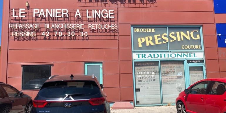 Aubagne Z.I. Les Paluds Location Local commercial 183m2 (119-82 A8)