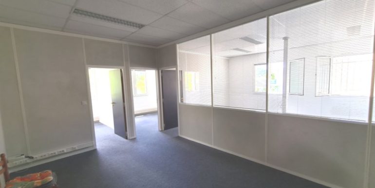Aubagne Z.I. Les Paluds location bureaux 85m2 (119-99)