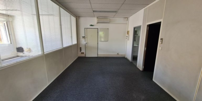 Aubagne Z.I. Les Paluds location bureaux 85m2 (119-99)