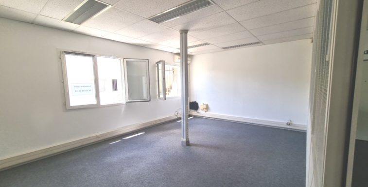 Aubagne Z.I. Les Paluds Location Bureaux 85m2 (119-99)