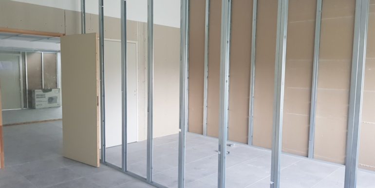 Aubagne ZI Les Paluds Location Bureaux 85m2 (119-82C1))