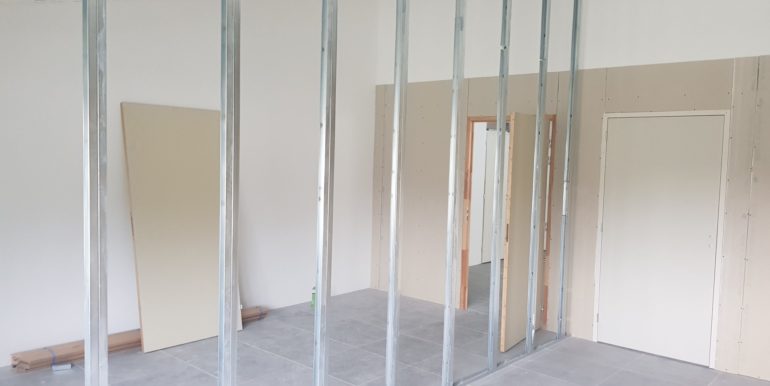 Aubagne ZI Les Paluds Location Bureaux 85m2 (119-82C1))