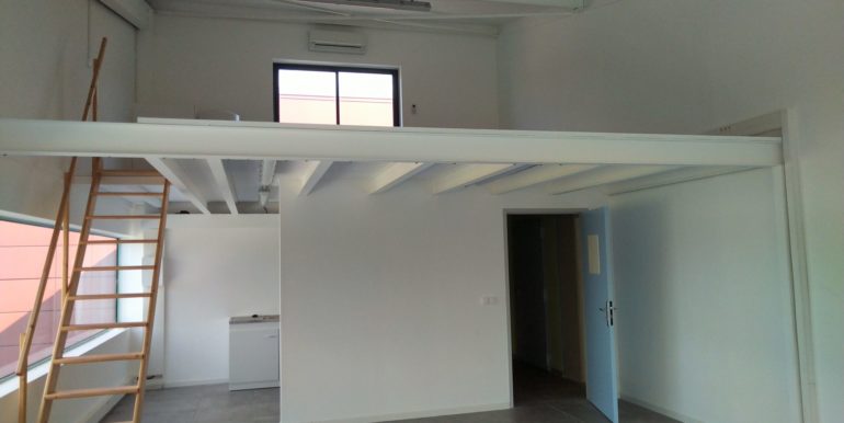 Aubagne ZI Les Paluds Location Bureaux 85m2 (119-82C1))