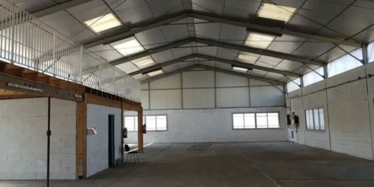 Aubagne Z.I. Les Paluds Location Entrepôt 950 m2 sur Terrain de 3.000m2 (120-19)