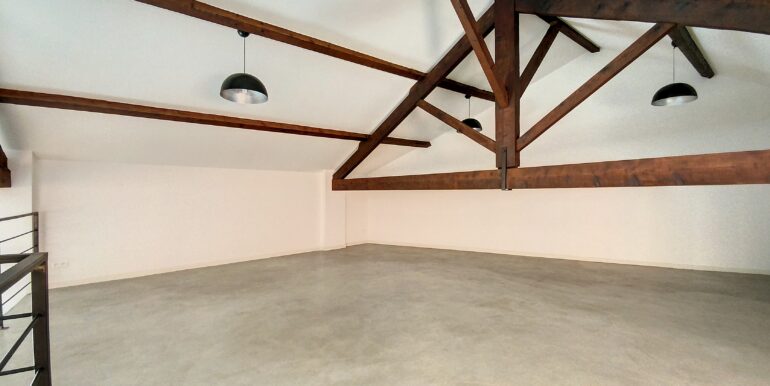 Saint Cyr sur Mer 83270 Location Local Commercial 197,87m2 (120-32)