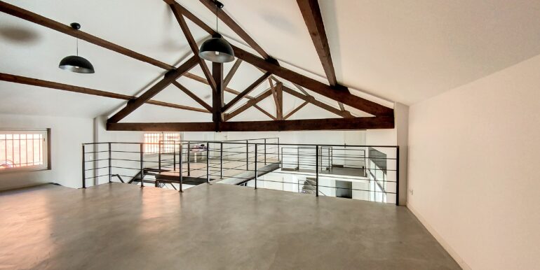 Saint Cyr sur Mer 83270 Location Local Commercial 197,87m2 (120-32)