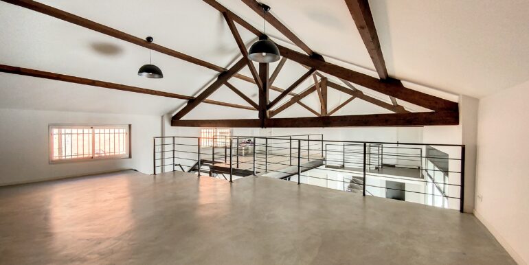 Saint Cyr sur Mer 83270 Location Local Commercial 197,87m2 (120-32)