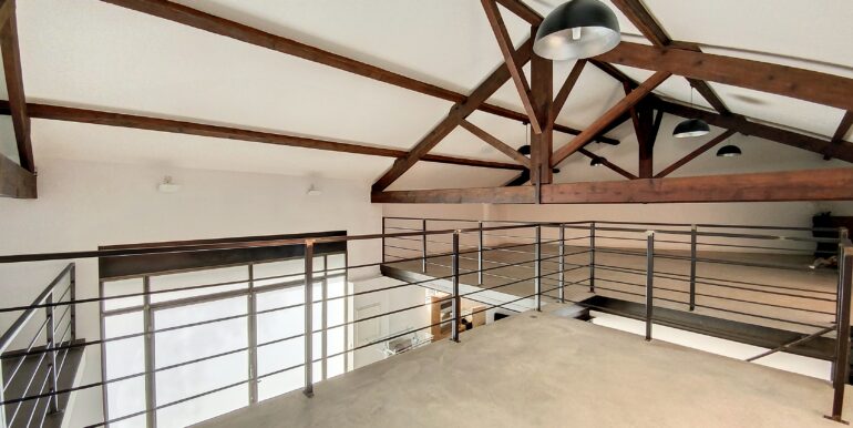 Saint Cyr sur Mer 83270 Location Local Commercial 197,87m2 (120-32)
