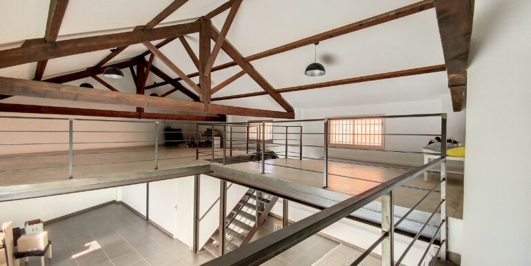 Saint Cyr sur Mer 83270 Location Local Commercial 197,87m2 (120-32)