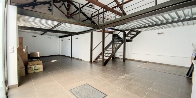 Saint Cyr sur Mer 83270 Location Local Commercial 197,87m2 (120-32)