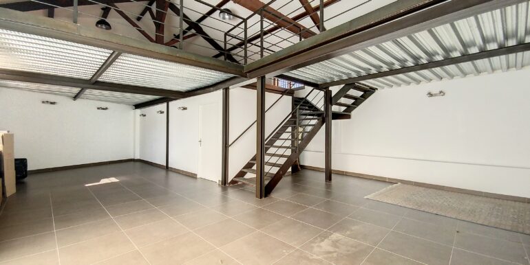 Saint Cyr sur Mer 83270 Location Local Commercial 197,87m2 (120-32)