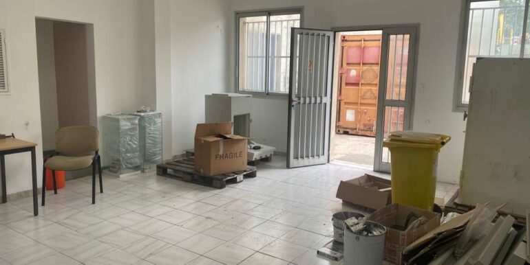 Aubagne Location Activités-Entrepôts 170m2 non divisibles (120-31))
