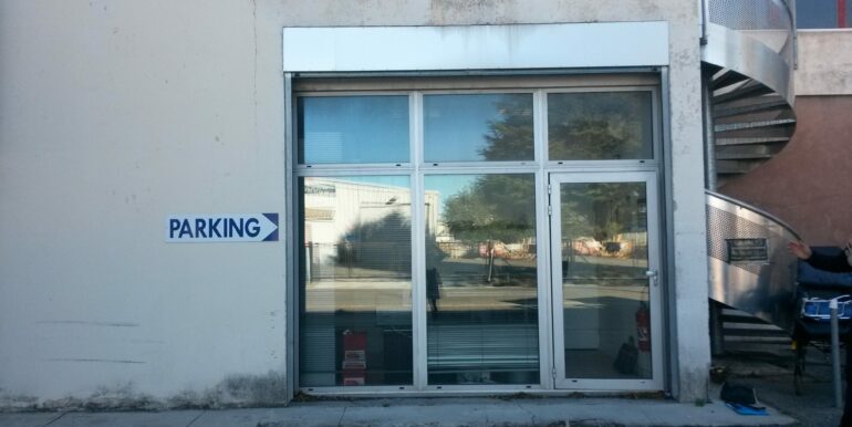 Aubagne Location Local commercial 12m2 non divisibles (120-30)